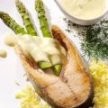 Spargel mit Lachskoteletts und Dill-Hollandaise