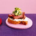 Roastbeefbrote mit Zucchini-Rucola-Salat