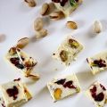 Eierlikör Fudge mit Cranberries und Pistazien