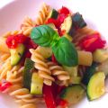 Pasta mit Zucchini und Tomate