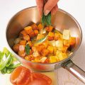 Gemüse mit frischen Curryblättern und[...]