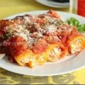 Cannelloni mit Ricotta und Paprika gefüllt