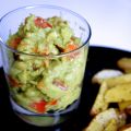 Kartoffelspalten mit Avocado-Creme