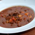 Der Klassiker eine deftige Gulaschsuppe