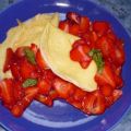 Crepes mit marinierten Erdbeeren
