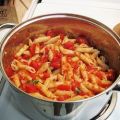Penne all’Arrabiata mit Champignons und Oliven