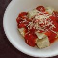 Ricotta Gnocchi mit Tomatensauce und Mozzarella