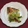 Quiche Lorraine an Salat mit Honig-Vinaigrette[...]