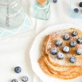 BÄM! Joghurt Pfannkuchen mit Blaubeeren!