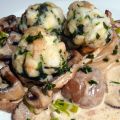 Serviettenknödel mit dreierlei Pilzen