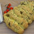 Olivenbrot - knusprig und frisch gebacken, ein[...]