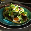 Vegetarische Zwiebelfladen mit Rucola-Eier-Salat