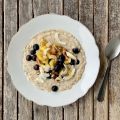 Kokosporridge mit gebratener Ananas