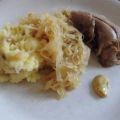 Eisbein im Sud gegart, traditionell mit Kraut[...]