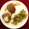 Steaks mit Pfefferbutter und Gurkensalat (Klaus[...]