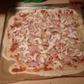 Pizza Funghi mit Schinken