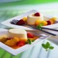 Panna cotta mit Pfirsich-Erdbeer-Kompott