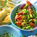 Griechischer Salat mit Minzdressing