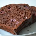 Schokoladiger Kastenkuchen mit Sauerkirschen
