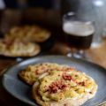 Roggenbrot-Fladen mit Sauerkraut, Schmand und[...]