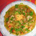 Sauerkautsuppe mit Paprika und Pfifferlingen