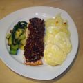Lachsfilet mit Pilzkruste und Kartoffelgratin