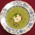 Brokkolisuppe mit Creme-fraiche-Schaum