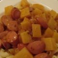 Kartoffelgulasch mit Würstchen und Hörnchen