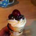 Himbeer-Holunderblüten-Cupcakes mit weißer[...]