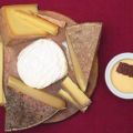 Schweizer Käse-Auswahl und Orangenlikörparfait