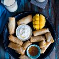 gebackene Frühlingsrollen mit Kokosreis & Mango