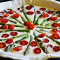 Grüner Spargel Quiche mit Cocktailtomaten
