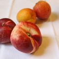 Crumble aux abricots, nectarines et sarrasin