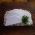 Kochkäse selbstgekocht mit Kümmel und Knoblauch