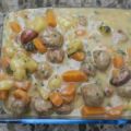 Möhren mit Kartoffeln und Mettbällchen