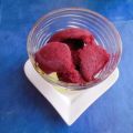 Eis: Waldbeerensorbet
