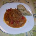 Huhn im Wok mit Bambus und Kraut