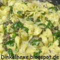 Pasta auf Baby-Spinat und Radicchio