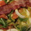 Eiersalat mit Rucola und Speck