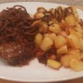 Rumpsteak mit Röstzwiebeln und Bratkartoffeln