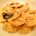 glutenfreie Kürbisravioli mit Salbeibutter und[...]