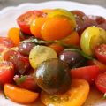 Bunter Tomatensalat mit Estragon in[...]