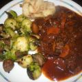 Wildschweinragout mit Maronen-Rosenkohl und[...]