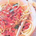 Bucatini mit Schinken-Tomaten-Soße