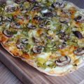 Flammkuchen mit Lauch und Champignons