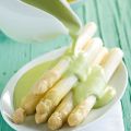 Spargel mit Brunnenkresse-Hollandaise