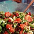 Exotischer Salat mit Grapefruit, Feta und Rucola