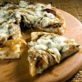 Pizza mit Gorgonzola und karamelisierten[...]