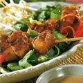 Hähnchenbrustspieße auf Asia-Salat mit[...]