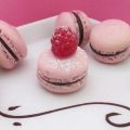 Mini Himbeer-Schoko-Macarons